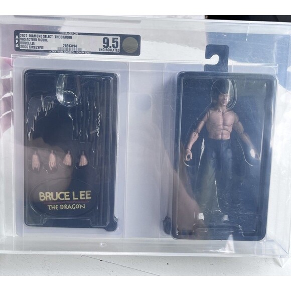 Diamond Select Bruce Lee VHS Action Figure SDCC Exclusive Graded Uncirculated - Picture 1 of 9